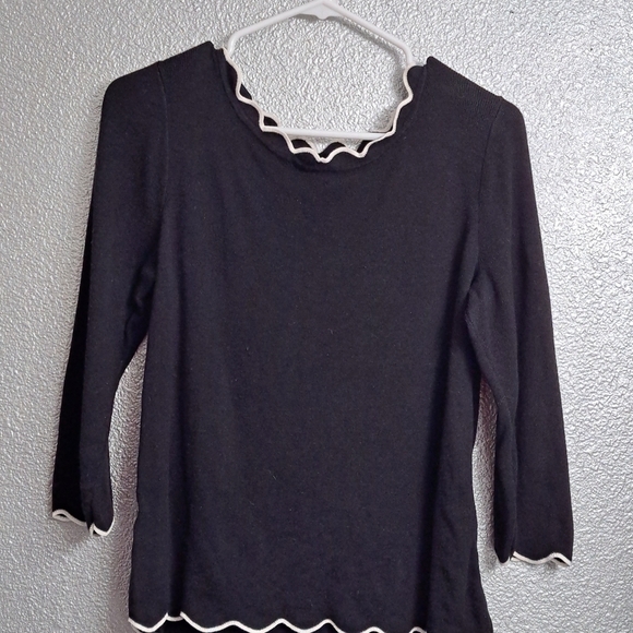 Roz & Ali Black Top With White Piping   Size L - Picture 2 of 4